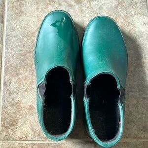 Woodstock clogs/ garden shoes